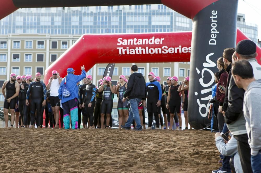 Santander Triathlon Series en la playa de Poniente de Gijón