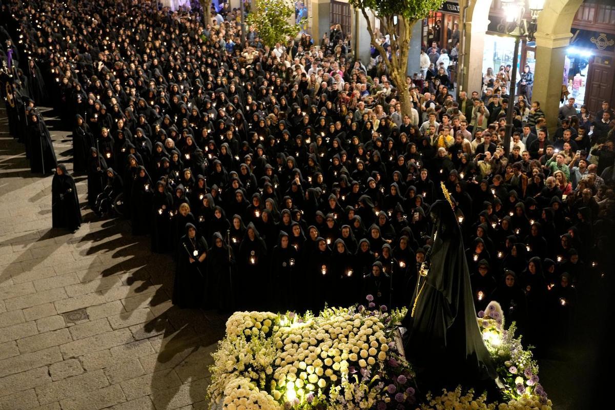 GALERÍA | Zamora acompaña a La Soledad en una de las noches más sobrecogedoras de la Semana Santa