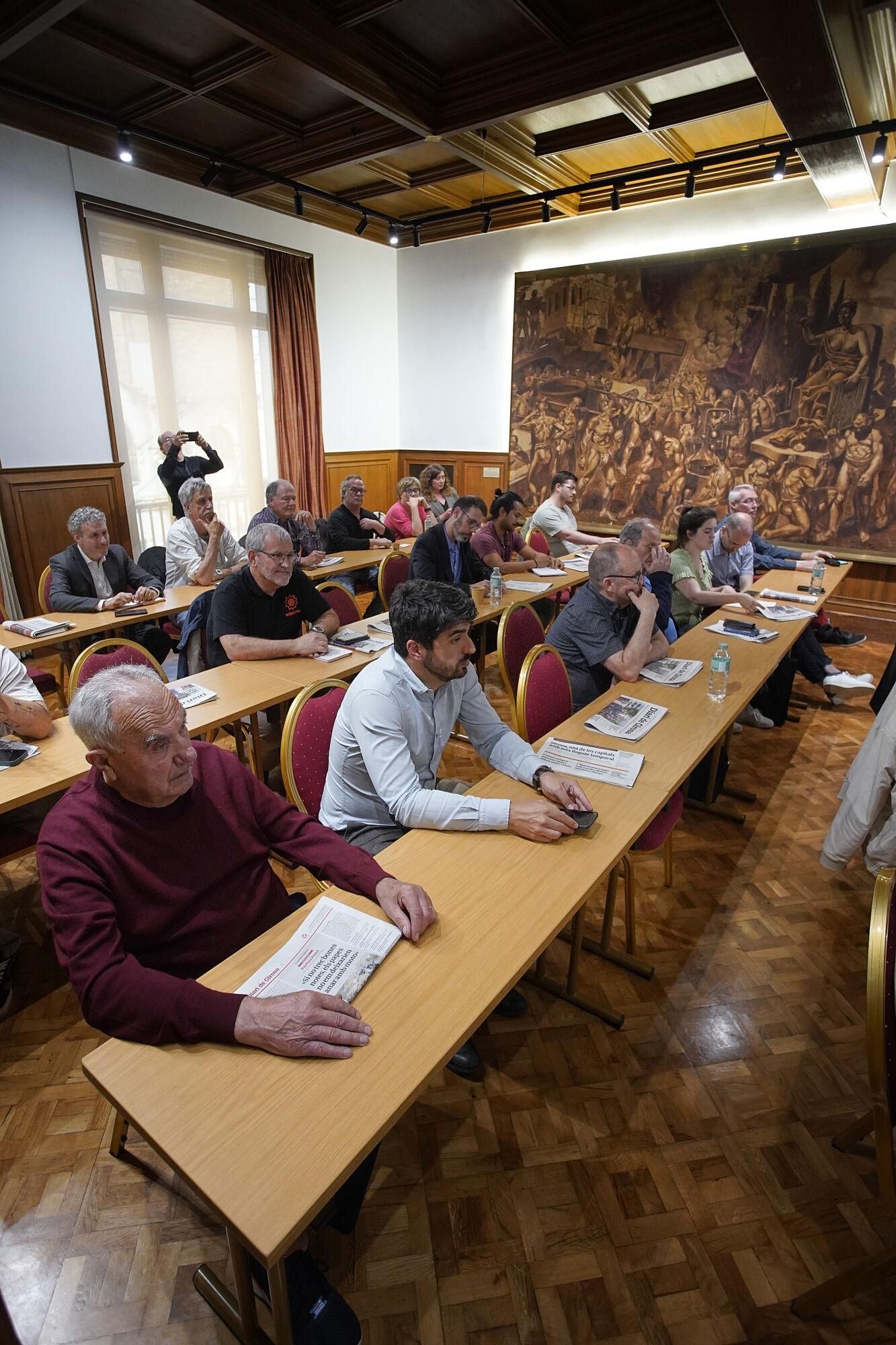 Girona cambra comerç jornada del diari «Temps de decidir: renovables, nuclears i el repte d’una energia sense sobresalts» Miquel Bosch, Director de negoci de Bassols Energia, Olot Prof. Alexandre Deltell, Universitat de Girona, enginyer de Fluids, Energia i Medi Ambient. Sra. Anna Camp, Directora de l’Institut Català d’Energia de Catalunya, Generalitat de Catalunya