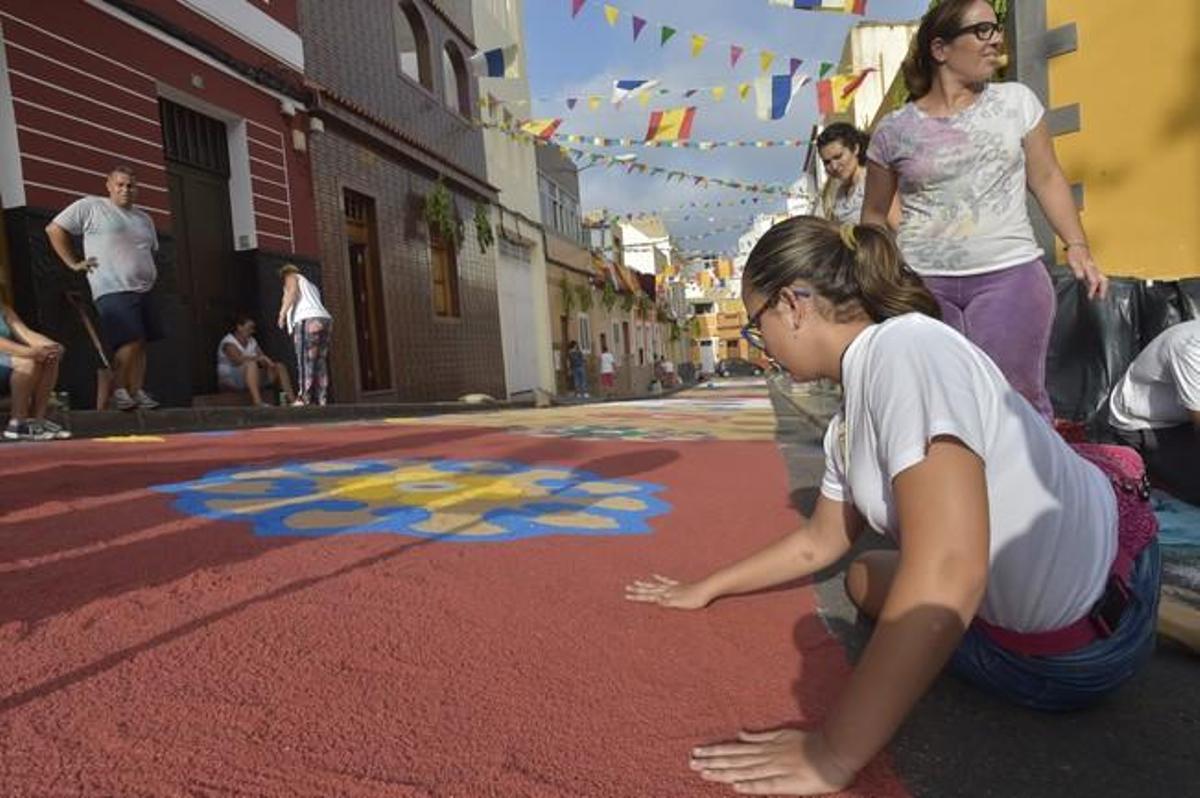 Alfombras por la fiesta de la Vingen del Carmen, ... Alfombras por la fiesta de la Vingen del Carmen, ...