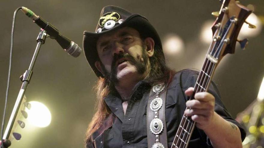 El líder de Motörhead, Lemmy Kilmister, durante un concierto.