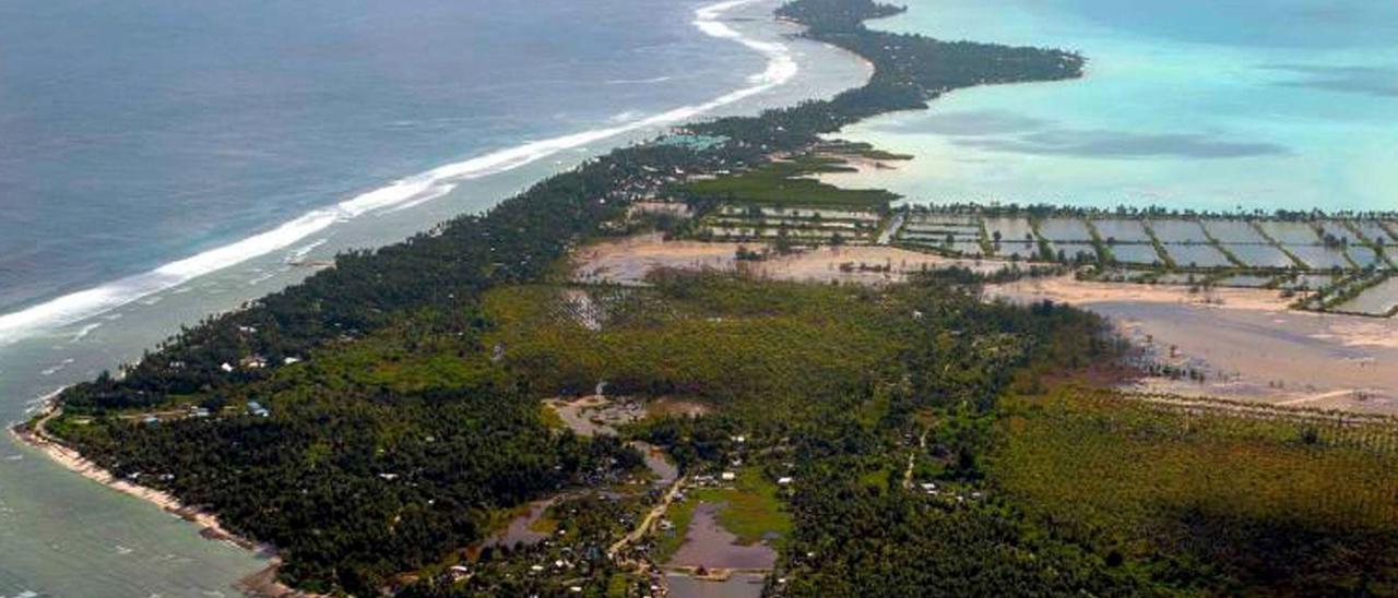 Atolón de Tarawa, en Kiribati, el primer país que ha empezado a desaparecer bajo el agua.  // Agencias