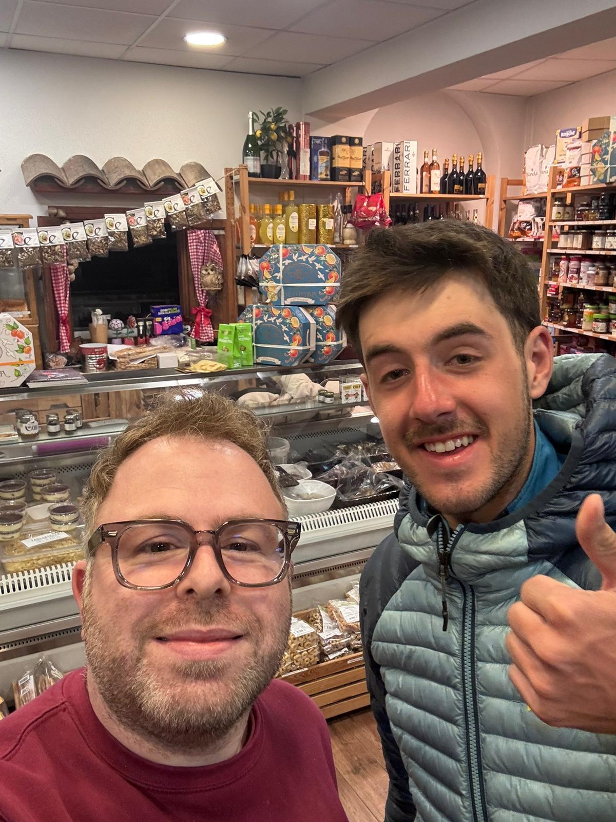 El propietari de la Bottega Toscana, Dario Mugnaini, i Giulio Ballardini.