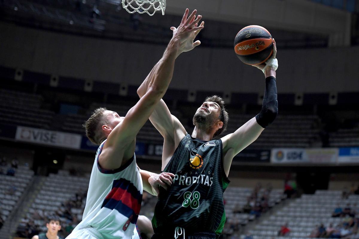 La Penya tomba el Baskonia i el Manresa s’estrena