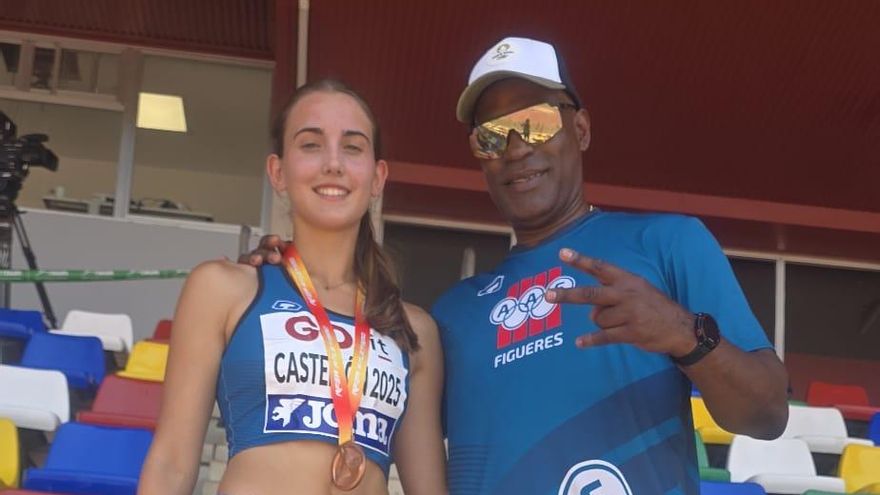 Ada Serrano, amb el seu entrenador Fausto Godínez.