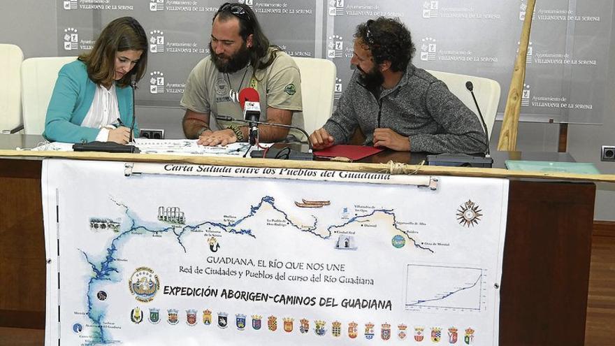 Recepción a aventureros que recorren el Guadiana