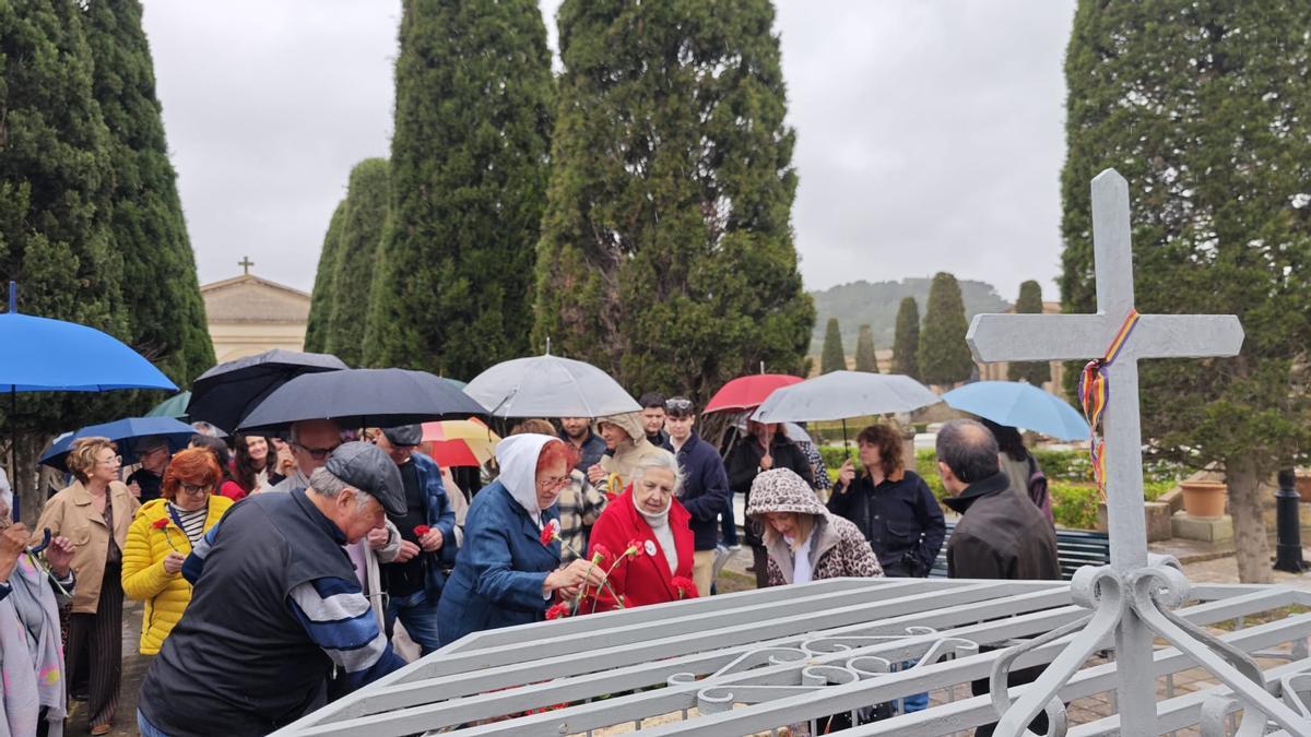 FOTOS | Unas 300 personas rinden homenaje a las víctimas de la represión en Son Coletes