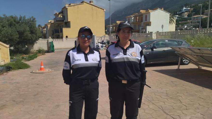 Yolanda Pérez e Inmaculada Millet, las vigilantes que salvaron y atendieron a los menores. | A. P. F.