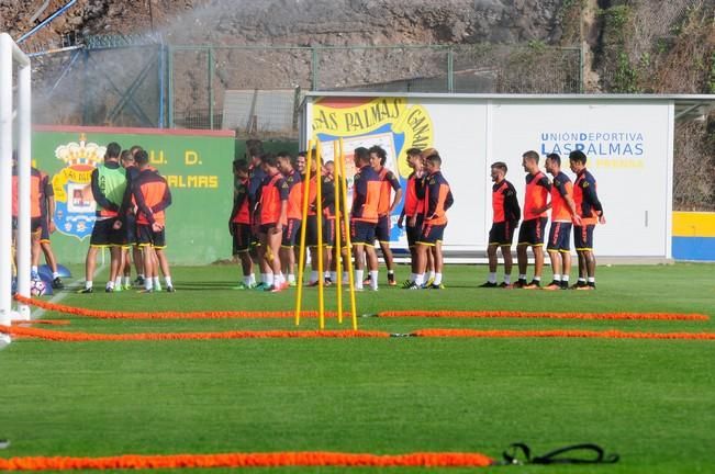 Entrenamiento de la UD Las Palmas en Barranco ...