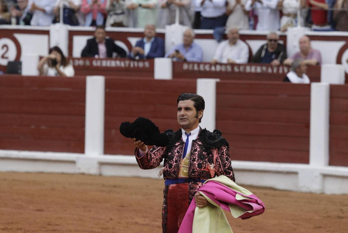 Morante de la Puebla, saludando una ovación en El Bibio.