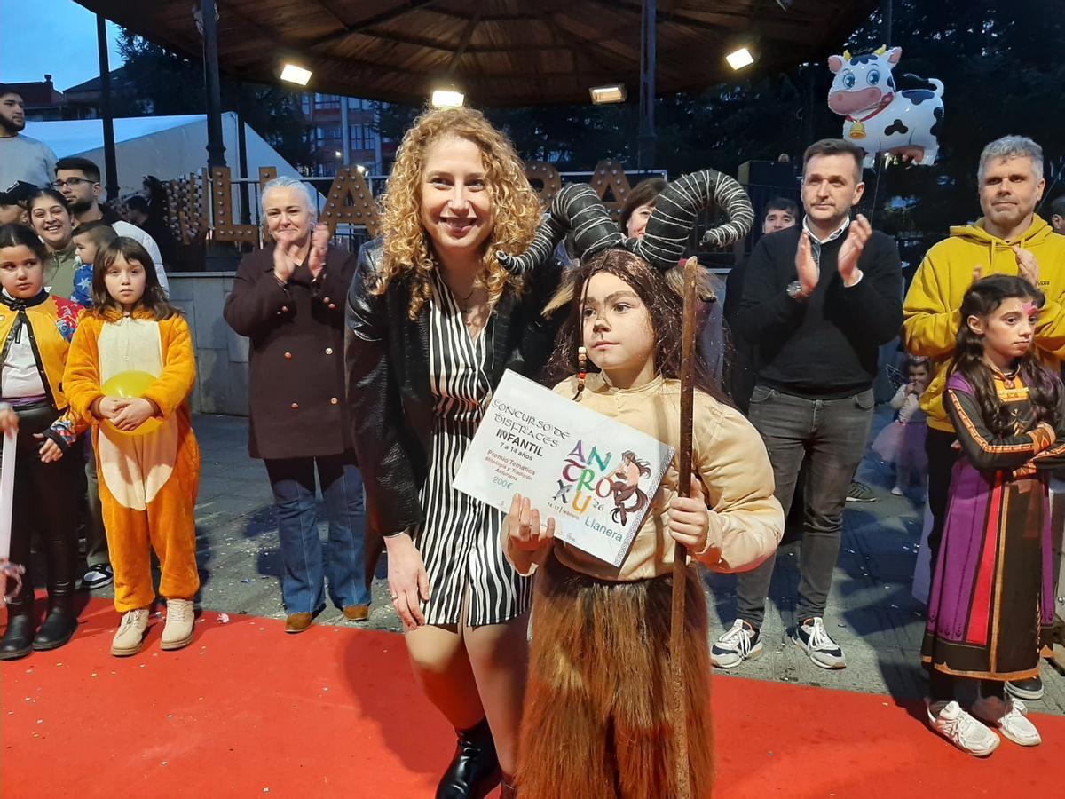 Llanera festeja un Antroxu infantil de récord Llanera festeja un Antroxu infantil de récord