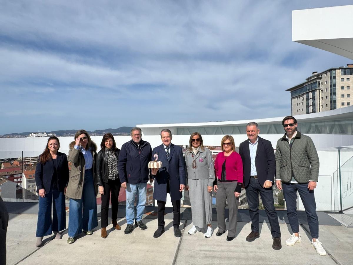 Caballero celebra con otros miembros del gobierno local los dos años del Halo.