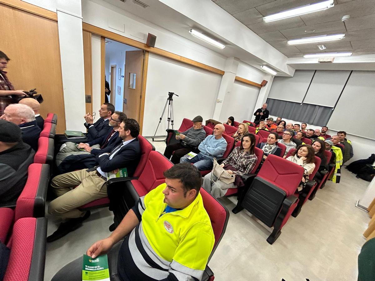 Asistentes a la jornada de formación sobre fondos Leader en Salas.