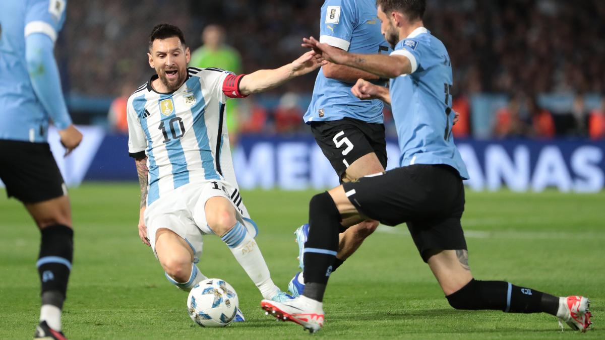 Messi, durante la derrota ante Uruguay