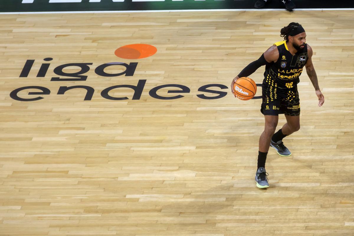 Patty Mills bota en un partido de la Liga Endesa.