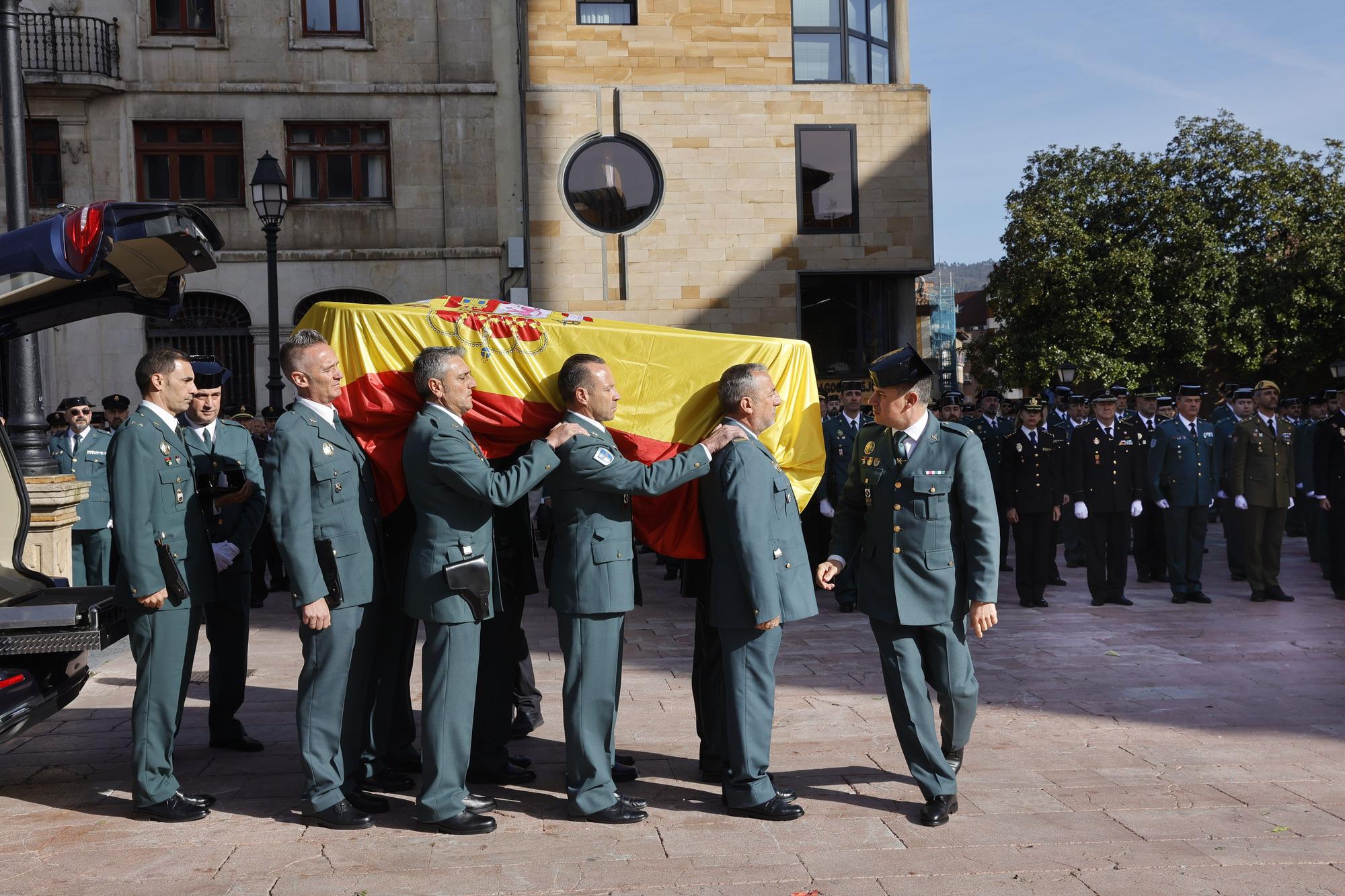 En imágenes: funeral en la catedral de Oviedo del guardia civil que evitó una masacre ciclista en Pravia