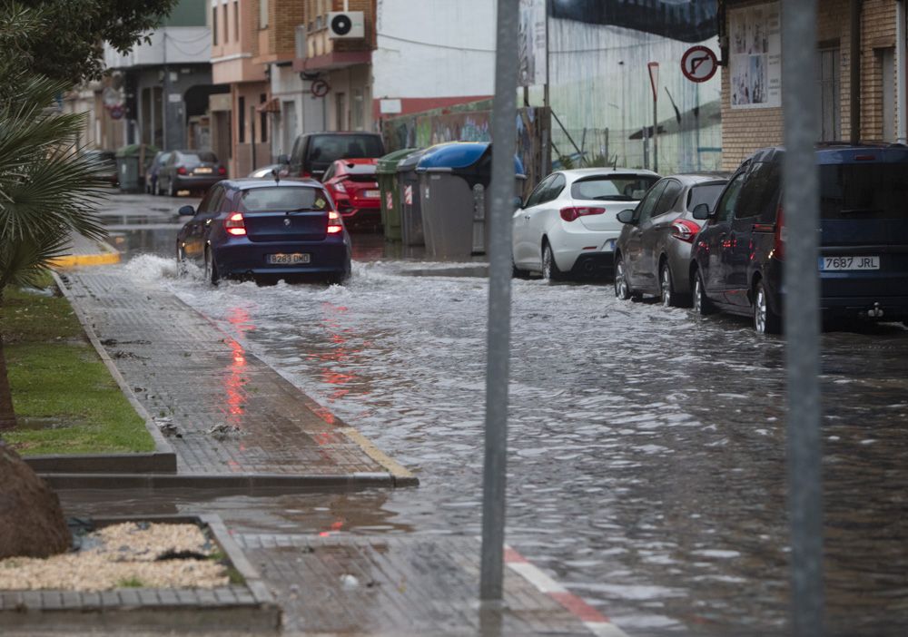 Calles inundadas junto al paseo marítimo del Port de Sagunt