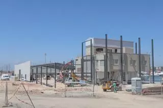 El centro de ocio del puerto de Torrevieja se llamará "Paseo del Mar" y contará con 8.500 metros de locales alquilables