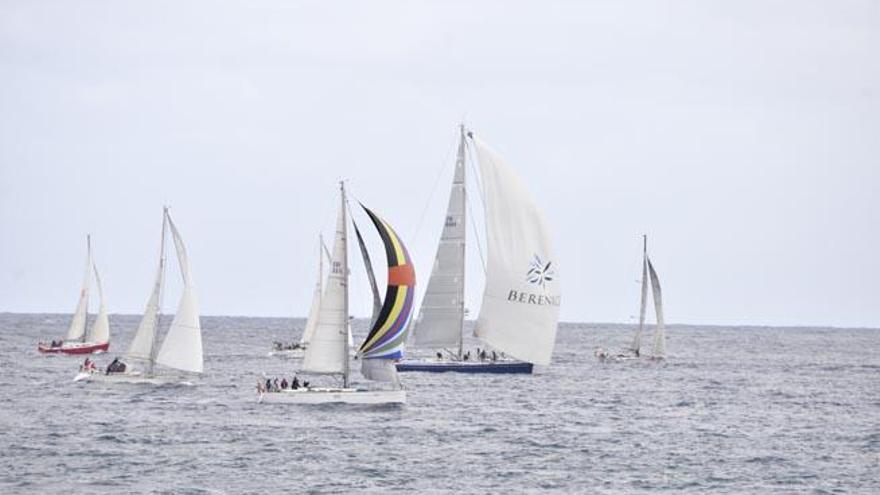 Los 180 veleros de la Regata ARC zarpan de Las Palmas rumbo al Caribe
