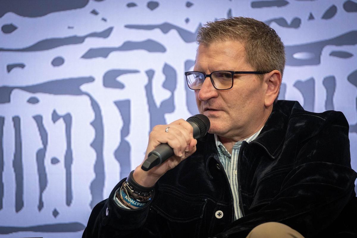 Jorge Dávila presenta su primera novela, 'El anillo de Faride'