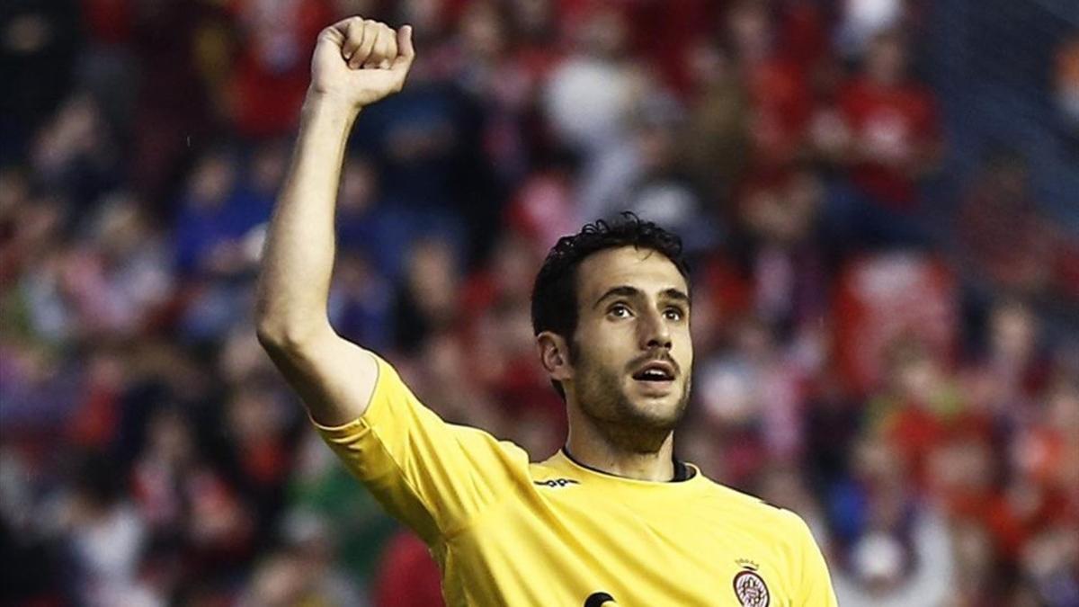 Kiko Olivas, celebrando un gol con el Girona, está muy cerca de abandonar el club catalán