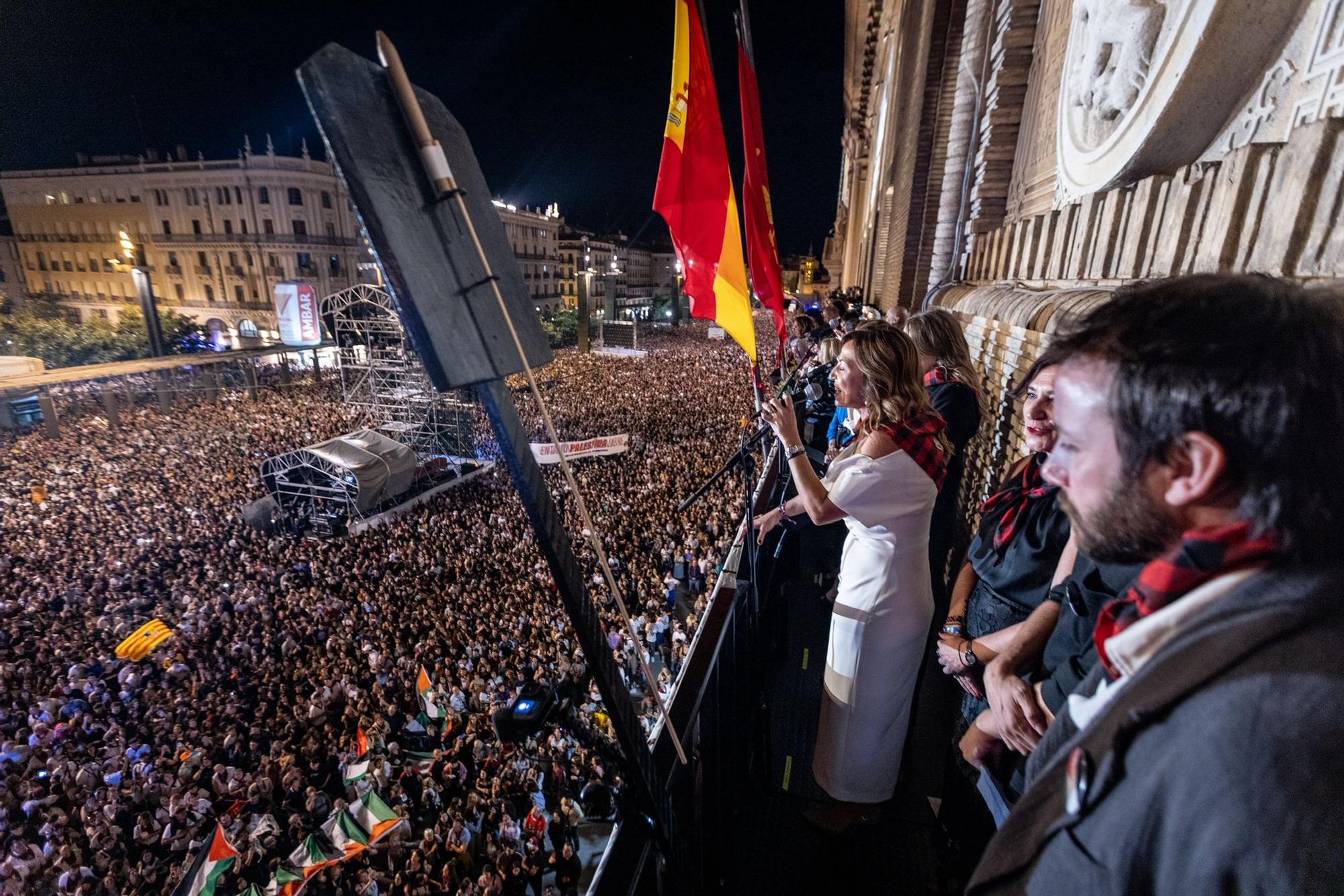 En imágenes | Primer día de las Fiestas del Pilar con las peñas y el pregón