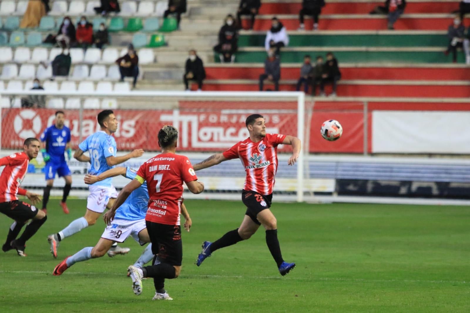 Las mejores imágenes del duelo entre el Zamora CF y el Pontevedra (0-0)