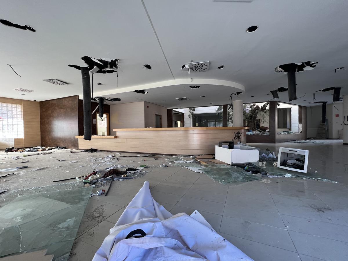 Estado actual del interior del Centro de Oficios de Coepa en una imagen remitida por los vecinos.
