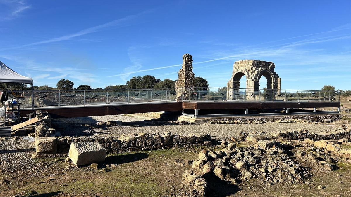 FOTOGALERÍA | El arco, las termas, la domus, el anfiteatro… Cáparra recupera su esencia romana