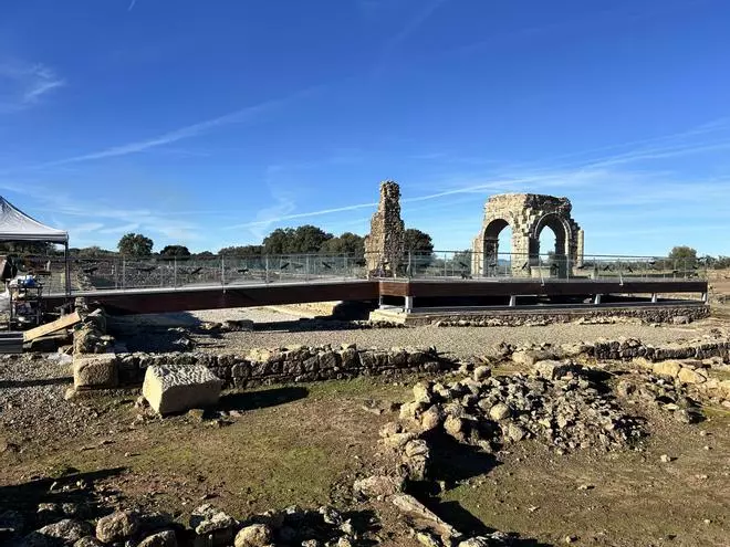 FOTOGALERÍA | El arco, las termas, la domus, el anfiteatro… Cáparra recupera su esencia romana