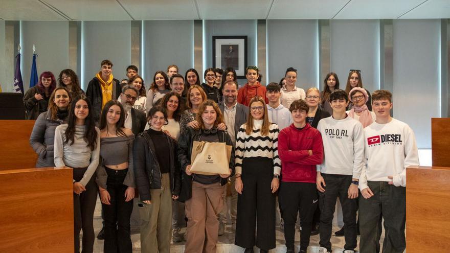 Treinta alumnos de Erasmus conocen la realidad de la posidonia