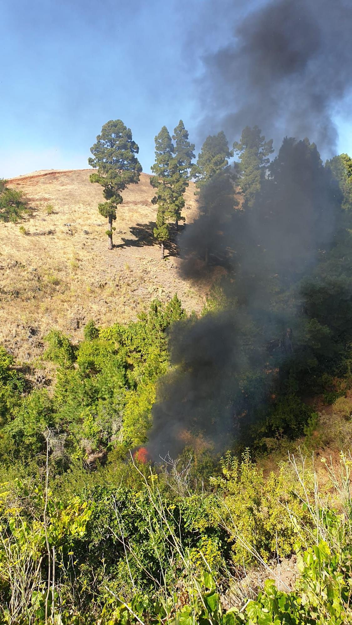 Conato de incendio tras un accidente en el Rallye Senderos de La Palma