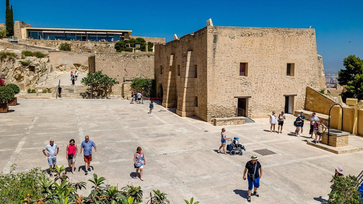 Así es el castillo más grande de la provincia de Alicante: gratuito, con ascensor y con impresionantes vistas