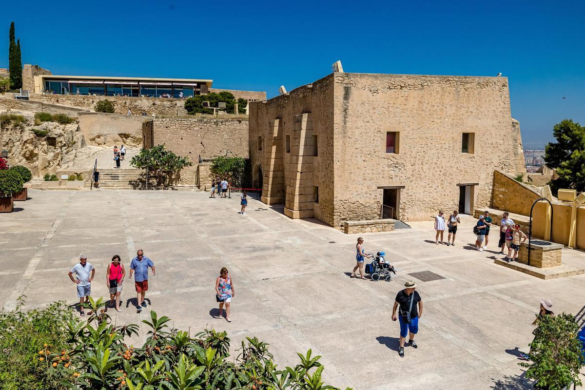 El interior del castillo de Santa Bárbara, en Alicante, en una imagen de archivo.