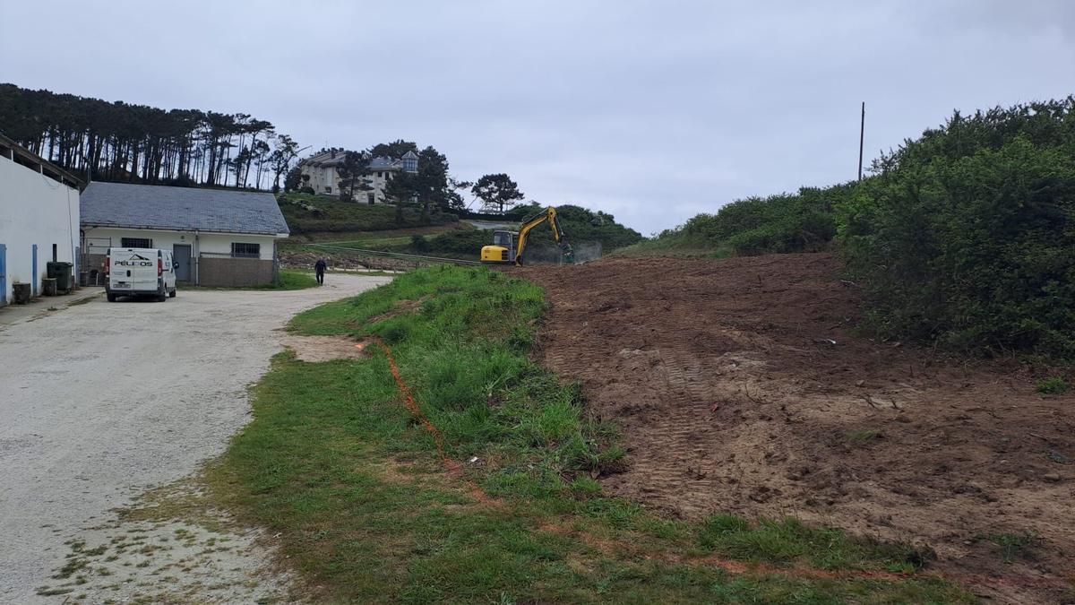La preparación del terreno para instalar los baños junto a La Xungueira.