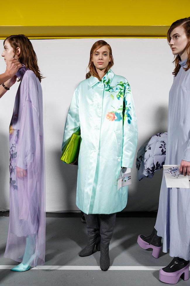 Colores pastel en el 'backstage' de Dries Van Noten otoño-invierno 2019-2020