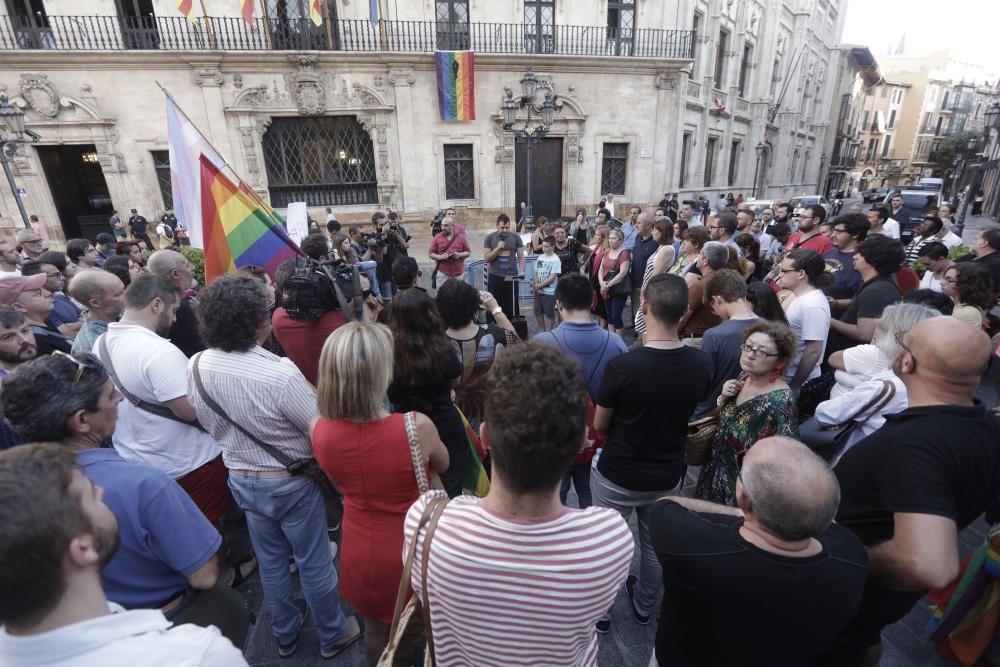 Concentración por las víctimas de Orlando en Palma