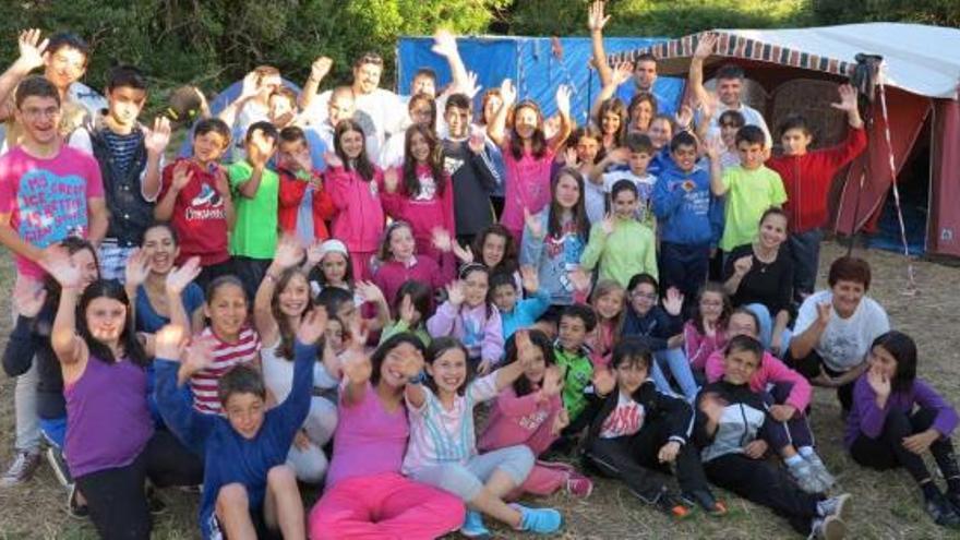 Niños de la diócesis Tui-Vigo que participan en el primer turno de los campamentos, en San Vicente de O Grove.  // Muñiz