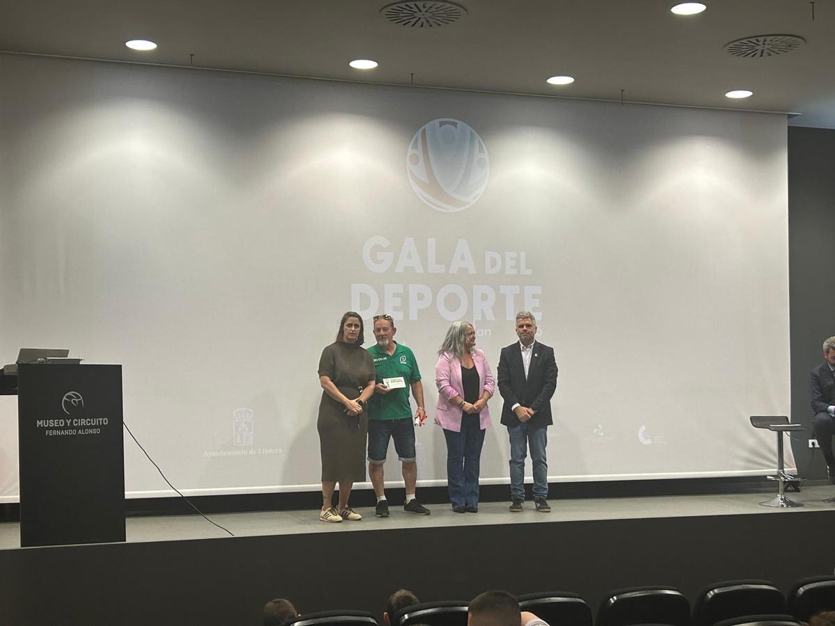 Las imágenes de los premiados en la Gala del Deporte de Llanera Las imágenes de los premiados en la Gala del Deporte de Llanera