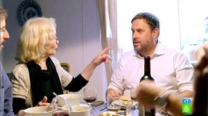 Oriol Junqueras amb Eugenia, la seva amfitriona sevillana, a ’Salvados’, de La Sexta.