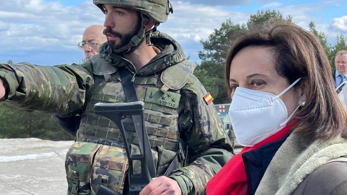Margarita Robles visita a las tropas desplegadas en Letonia marzo 2022