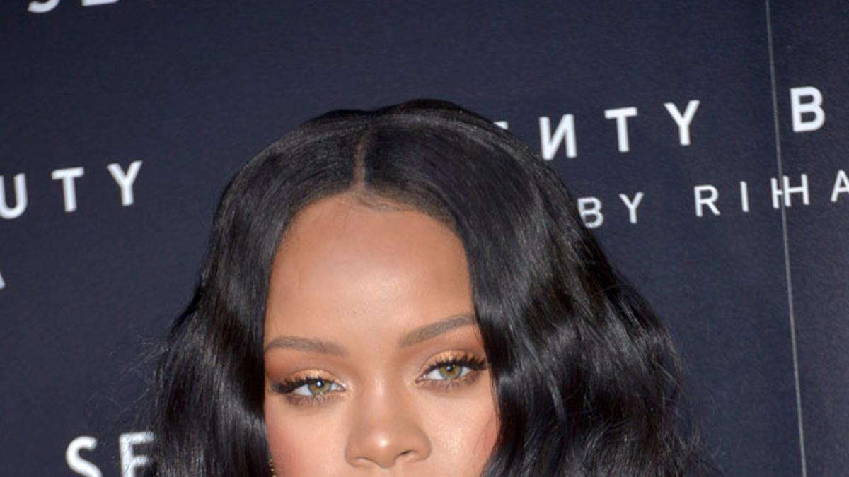 El look beauty y dorado de Rihanna