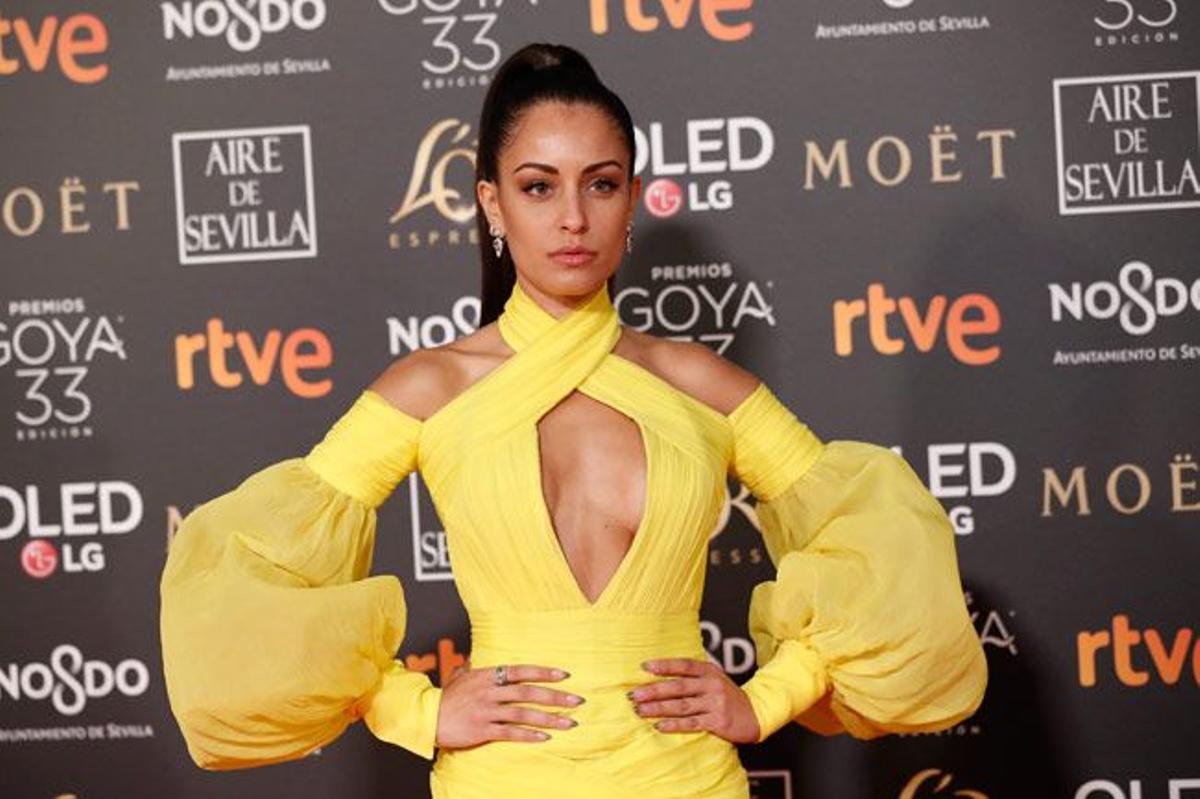 Hiba Abouk, desafiante y amarilla