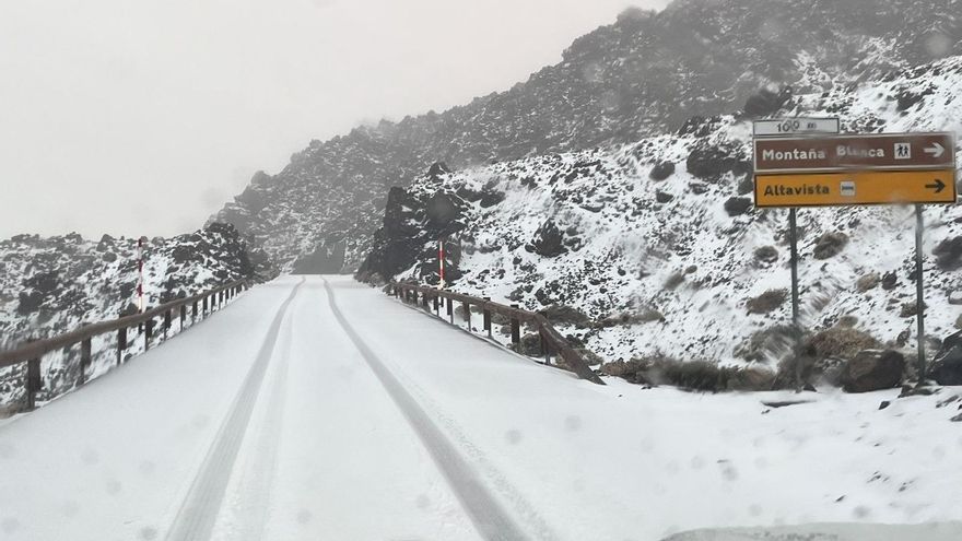 Teide National Park Access Restricted: Snow and Ice Hazards on Roads