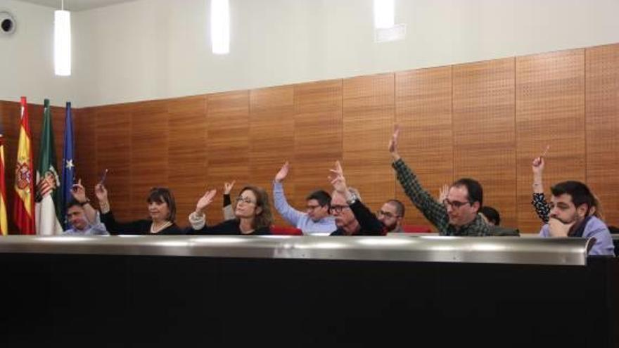 Jordá en el pleno del miércoles junto a los concejales socialistas y el edil de Hacienda.