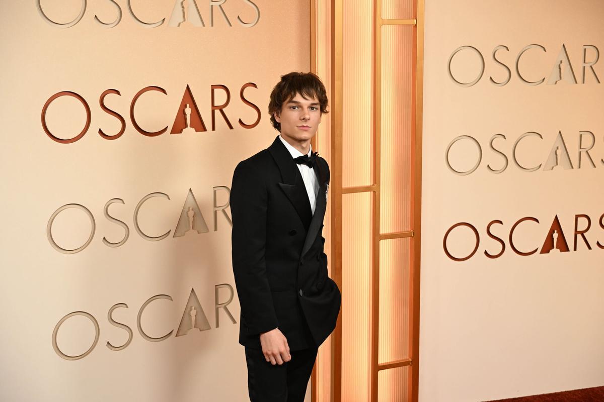 March 15, 2026, Los Angeles, California, USA: MASON THAMES during red carpet arrivals for the 98th Academy Awards, presented by the Academy of Motion Picture Arts and Sciences (AMPAS), at the Dolby Theatre in Hollywood.,Image: 1083280496, License: Rights-managed, Restrictions: , Model Release: no, Credit line: Kevin Sullivan / Zuma Press / ContactoPhoto Editorial licence valid only for Spain and 3 MONTHS from the date of the image, then delete it from your archive. For non-editorial and non-licensed use, please contact EUROPA PRESS. 15/03/2026 ONLY FOR USE IN SPAIN. Kevin Sullivan / Zuma Press / ContactoPhoto;KS1_0608.JPG;zoscars2025;zredcarpet;zassignment;2026_Oscars_Carpet_kjs_006.jpg;Press;20260315_abp_z03_006.jpg;Oscars 2026 RED CARPET;