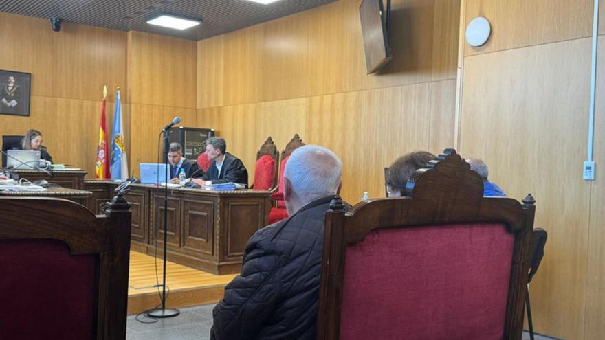 Los acusados, ayer, en el banquillo.