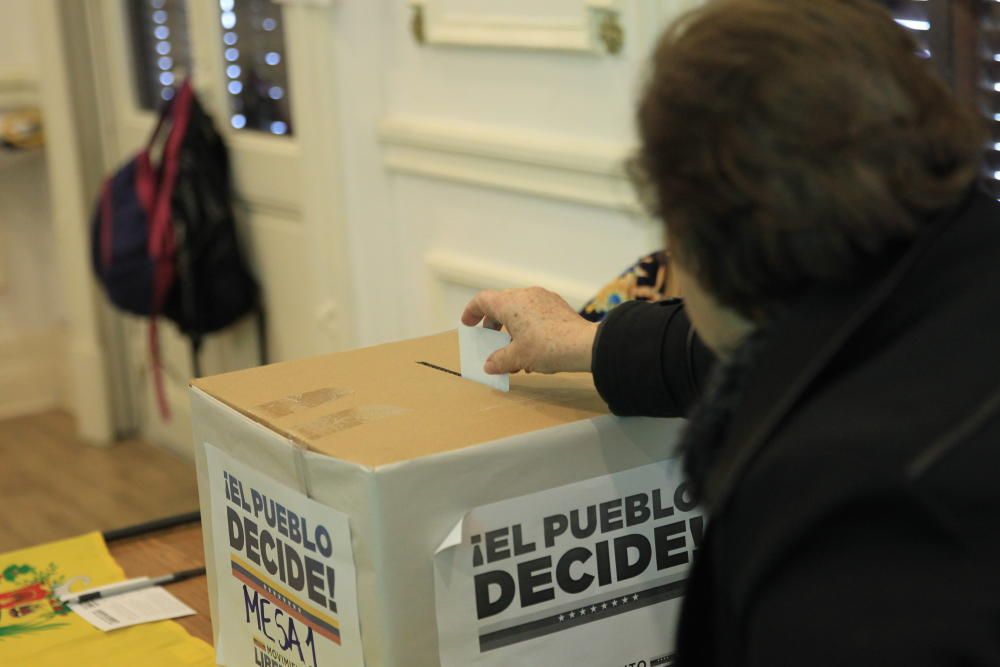 Los venezolanos votan en masa contra la Asamblea Constituyente de Maduro