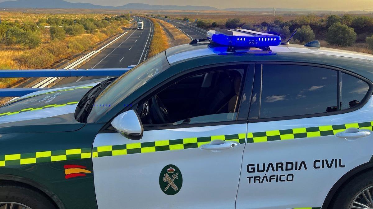 La Guardia Civil pilla al conductor de un furgón en Malpartida de Plasencia a 183 kilómetros por hora.
