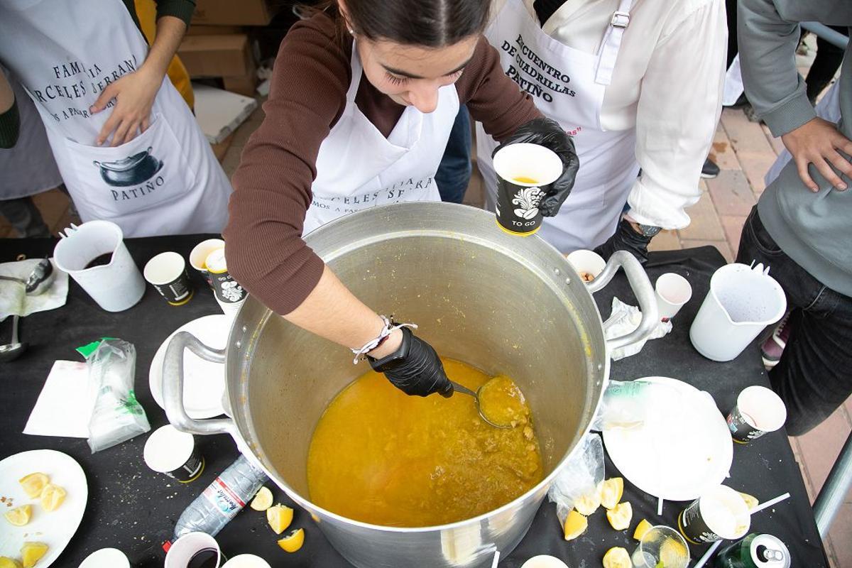 Así ha sido el Encuentro de Cuadrillas en Patiño con su tradicional reparto de pelotas, en imágenes